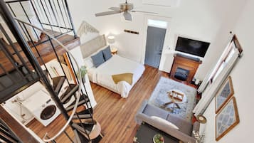 Smart-tv en een open haard