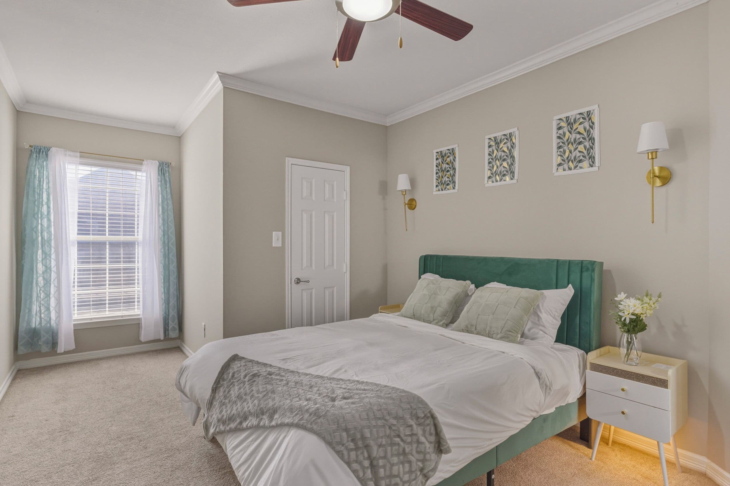 Iron/ironing board, Internet, bed sheets