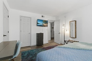 办公桌、熨斗/熨衣板、免费 WiFi、床单