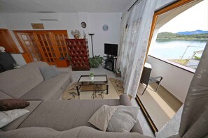 TV - Holiday apartment with air conditioning (Mali Iž)