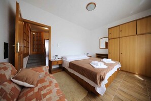 3 bedrooms, WiFi - Holiday apartment with air conditioning (Mali Iž)