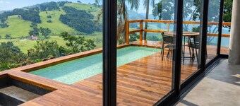 Casa de Campo com Piscina e Vista em Vargem Grande