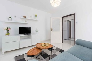 TV - Holiday flat with air conditioning (Funtana)