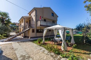 Outdoor dining - Holiday flat with air conditioning (Funtana)