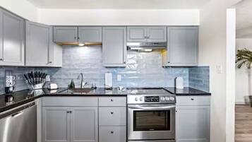 Familieleilighet | Eget kjøkken | Kjøleskap, mikrobølgeovn, ovn og kokeplater