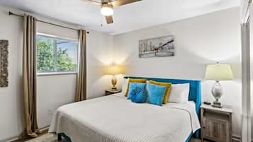 Departamento familiar | Escritorio y espacio para trabajar con laptop