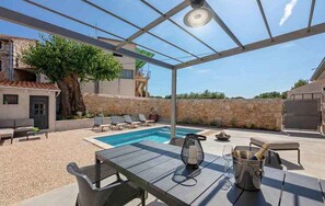 Outdoor dining - Villa with air conditioning and pool (Vržnaveri)
