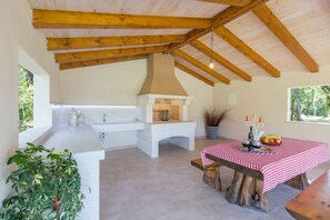 Outdoor dining - Studio with air conditioning and pool (Šušnjići)
