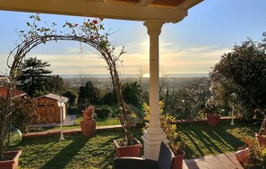 Property grounds - Awesome home in Camaiore with house sea view (Camaiore)