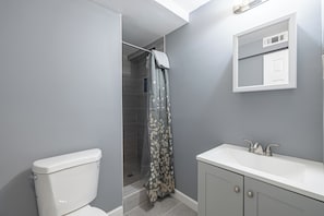 Toallas, jabón, papel de baño