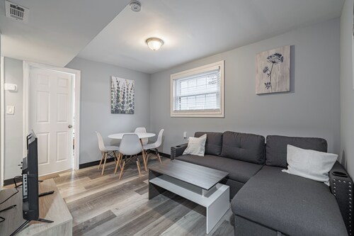 Beautiful APT with 3-Beds Near Downtown