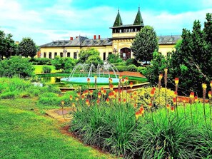 Property grounds - Holiday apartment with modern furnishings and air conditioning, close to the centre and the beach (Siófok)