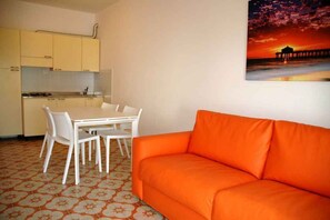 TV - Holiday apartment in a central location (Lignano Sabbiadoro)