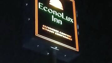 A sign for 'Econolux Inn' with a logo and text indicating it is a hotel.