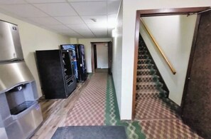 Vending machine - EconoLux Inn (Staples)