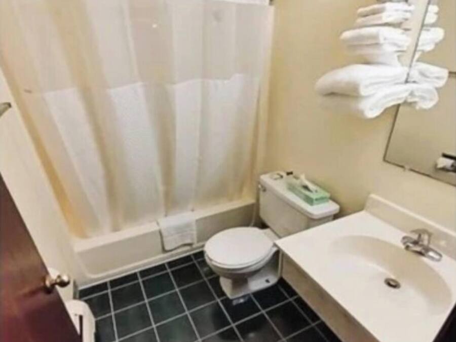 Combined shower/bathtub, hair dryer, towels, soap