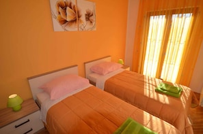 2 bedrooms, WiFi - Holiday flat with terrace (Rovinj)