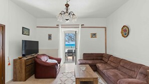 TV - Holiday home with air conditioning and sea view (Poreč)