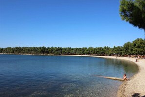 Beach nearby - Holiday apartment Flat with terrace and air conditioning (Novigrad)