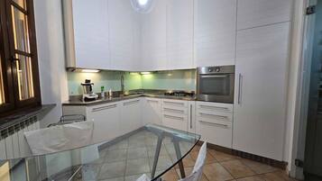 Frigorifero, piano cottura