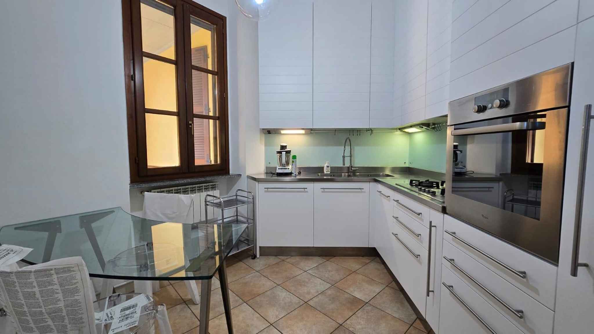 Réfrigérateur, un four, surface de cuisson