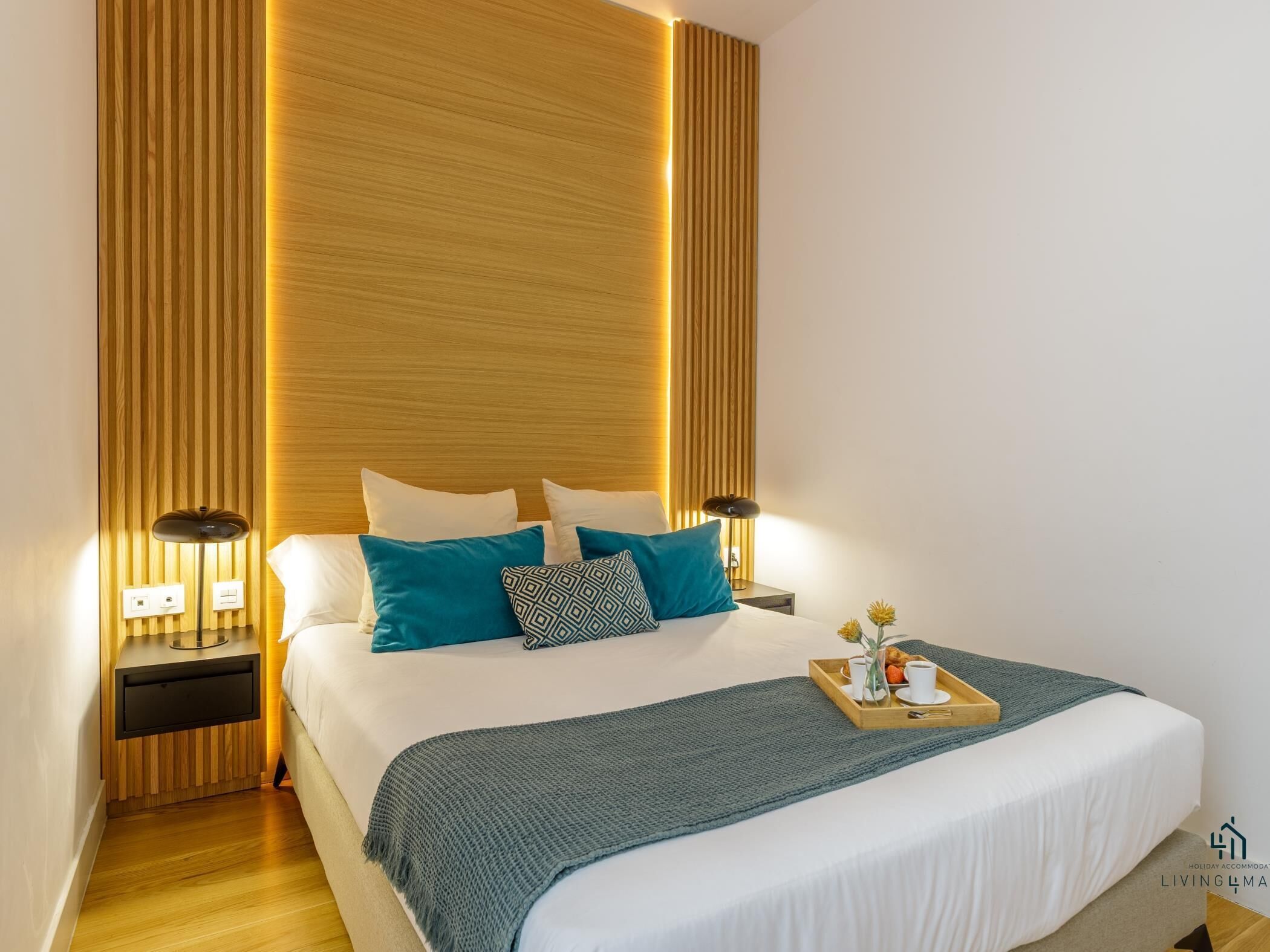 1 dormitori, planxa i posts de planxar, Internet i roba de llit 