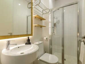Shower, hair dryer, towels - Prime Center Balcony 1A Living4malaga (Málaga)