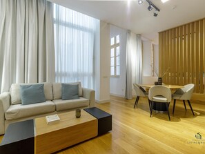 TV - Prime Center Studio 1D Living4malaga (Málaga)