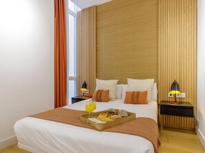 2 bedrooms, iron/ironing board, Internet, bed sheets - Prime Center Two Bedrooms 1B Living4malaga (Málaga)