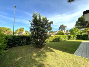 Property grounds - Holiday apartment Two-family house in the countryside (Bibione)