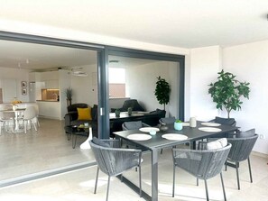 Outdoor dining - Holiday apartment With sea view and large terrace (Punat)