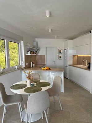 Dining - Holiday apartment With sea view and large terrace (Punat)