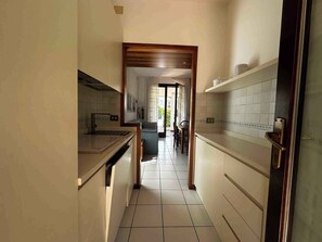Kühlschrank, Herdplatte, Geschirrspüler
