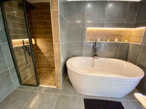 Bathroom - Holiday apartment with swimming pool, hot tub and sauna near the water (Siófok)