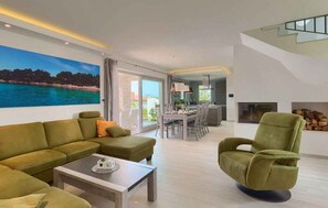 TV - Villa with pool and breathtaking views of the Mirna Valley (Vižinada)