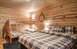 2 bedrooms, travel crib, free WiFi