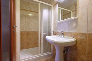 Bathroom - Holiday Apartment FLAT WITH AIR CONDITIONING (Umag)