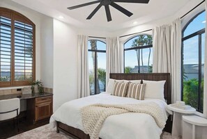 7 bedrooms, desk, iron/ironing board, travel crib