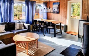 Smart TV, fireplace - 4 bedroom beautiful home in Kongshavn (Kongshavn)