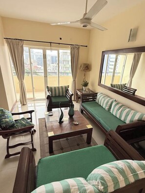 Living area - Marine Escape | 3BR Ocean View Beach Apt Sri Lanka (Colombo)