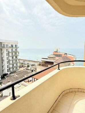 Property grounds - Marine Escape | 3BR Ocean View Beach Apt Sri Lanka (Colombo)