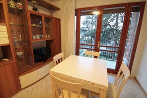 Dining - Holiday apartment with air conditioning and balcony (Lignano Sabbiadoro)