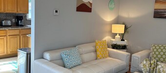 East Bay Connection: Comfy 2-bedroom house with AC in vibrant Oakland