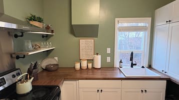 Micro-ondes, four, plaque de cuisson