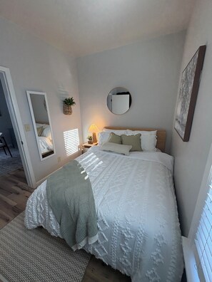 Iron/ironing board, WiFi, bed sheets