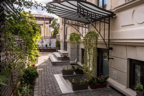 Little Bucharest Mansion 