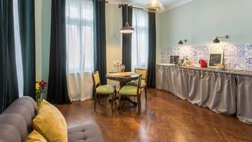 Comfort Apartment | Dining