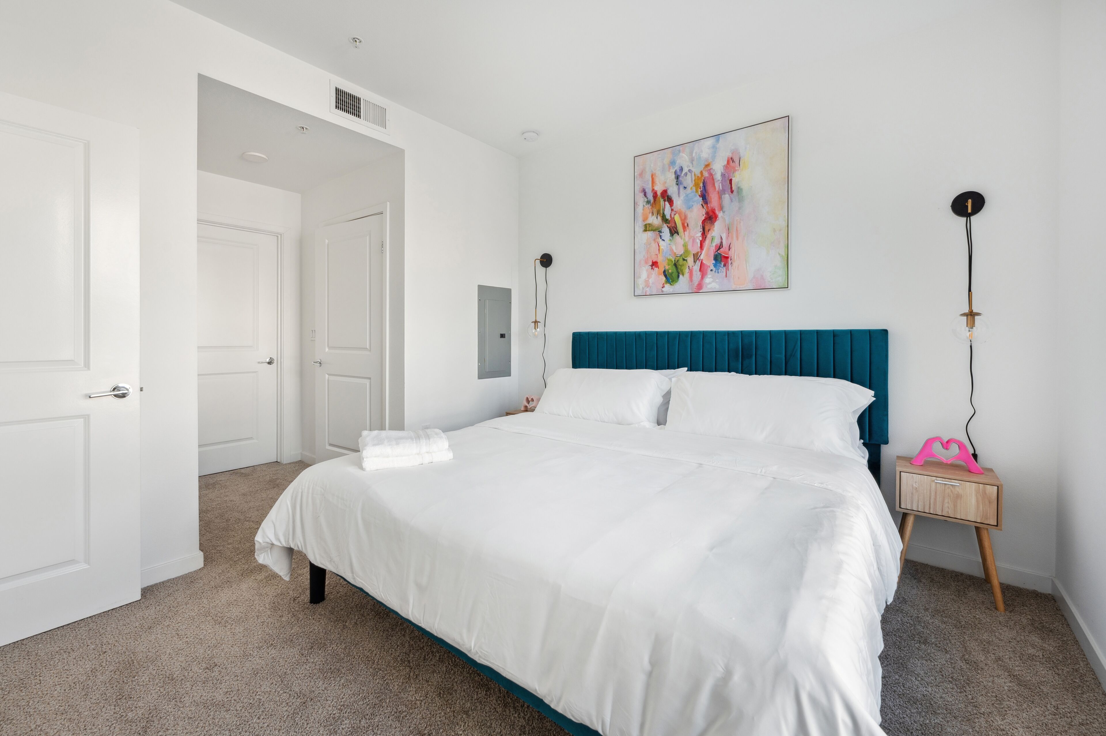 Iron/ironing board, WiFi, bed sheets