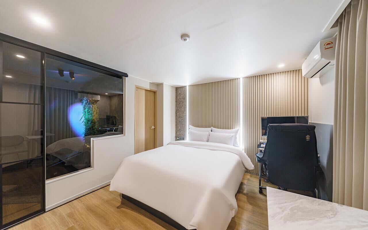 1PC Healing Room | Free WiFi