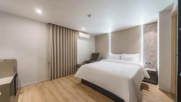 1PC Massage Chair | Free WiFi